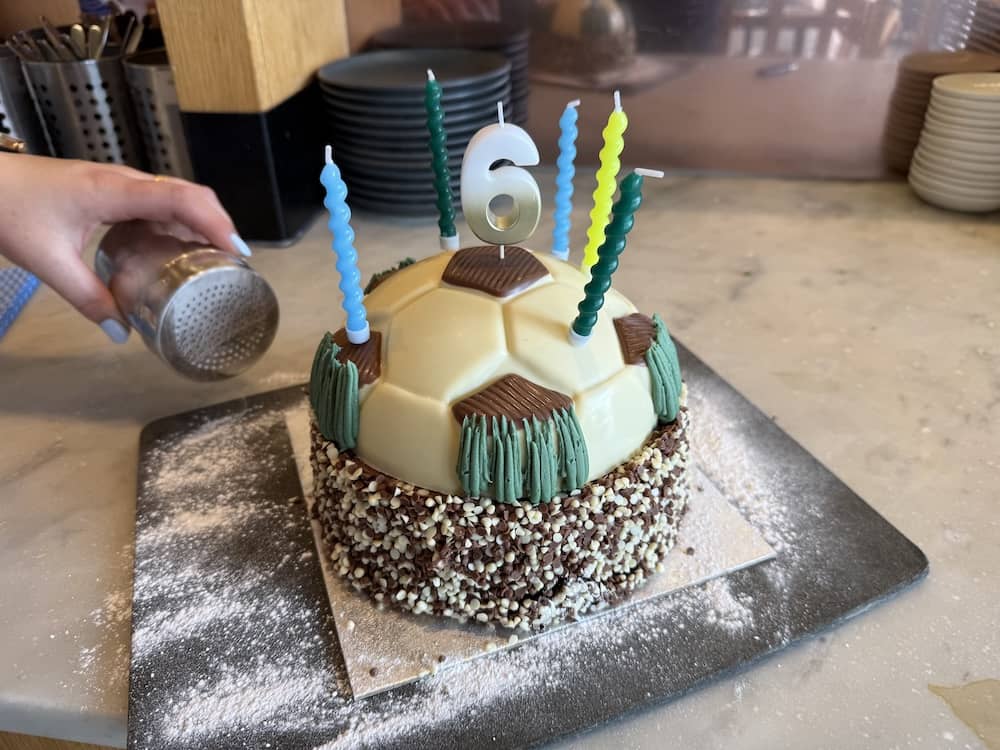 Sixth birthday cake at a PizzaExpress pizza-making party